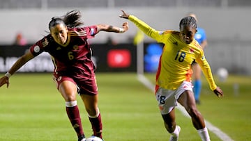 Venezuela's defender #06 Michelle Romero and Colombia's forward #18 Linda Caicedo fight for the ball during the Women's Copa America 2025 football match between Venezuela and Colombia at the Gonzalo Pozo Ripalda stadium in Quito on July 16, 2025. (Photo by Rodrigo BUENDIA / AFP)