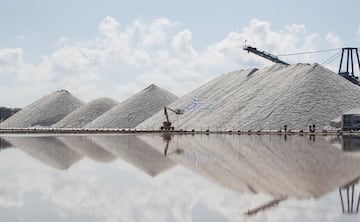 Así se prepara la salida de la Vuelta en las salinas de Torrevieja