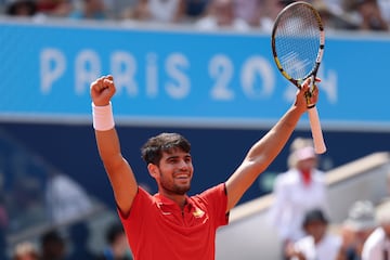 Carlos Alcaraz pasa por encima de Felix Auger-Aliassime, se asegura la plata y jugará por ser campeón olímpico el domingo contra el ganador del Djokovic-Musetti.