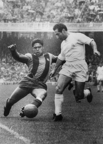 Paco Gento es el rey del Clásico. El que fuera considerado como el mejor extremo izquierdo de la historia participó en 42 Clásicos, ganando la mitad: 21, desde la campaña 1953-54 hasta su retirada en la temporada 1970-71. Empató otros siete y perdió 14.