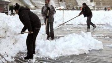 <b>NIEVE.</b> La nevada caída en Bolonia impidió que se disputara este sábado el Bolonia-Atalanta, de la Serie A.