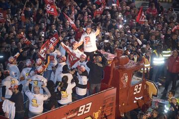 Marc Márquez celebró con sus seguidores su título de MotoGP.