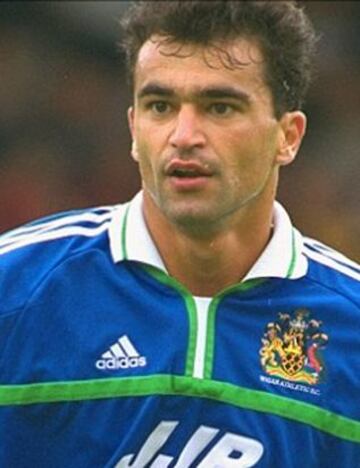 Roberto Martínez, estratega de Everton, tuvo una carrera en varios equipos menores de España e Inglaterra. Tiene 42 años.