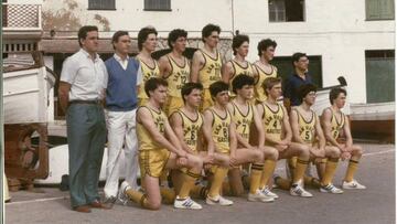 Pablo Laso con el 9 y Pinedo con camisa blanca.