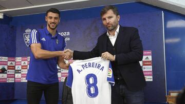 Lalo Atantegui da la bienvenida a Andr&eacute; Pereira.