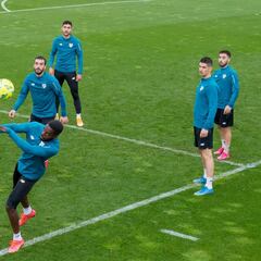 Lekue vuelve al grupo y Vencedor sigue arriba