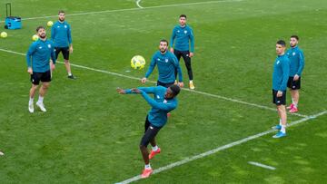 Lekue en el rondo de la sesión de hoy en Lezama.