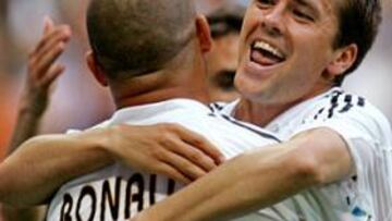 <B>CON RONIE. </B>Owen quiere ayudar al brasileño a conseguir el trofeo de máximo goleador.