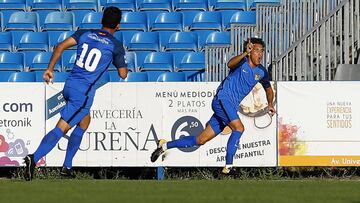 Matheus y Luis Milla celebran un gol de este &uacute;ltimo al Deportivo Fabril en Segunda B esta temporada.
 
 