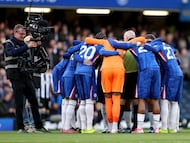 For a second straight Premier League match Chelsea huddled up around the center circle, but this time it wasn’t enough to lead them to a win over Newcastle.