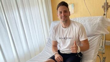 Santiago Arias, futbolista colombiano del Bayer Leverkusen, informó a través de sus redes sociales que tuvo que pasar nuevamente por el quirófano.