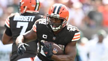 CLEVELAND, OHIO - SEPTEMBER 18: Nick Chubb #24 of the Cleveland Browns runs with the ball against the New York Jets during the first quarter at FirstEnergy Stadium on September 18, 2022 in Cleveland, Ohio.   Nick Cammett/Getty Images/AFP