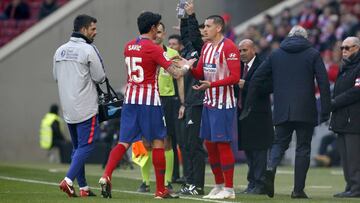 Savic se va lesionado del Atl&eacute;tico-Levante y entra Gim&eacute;nez.