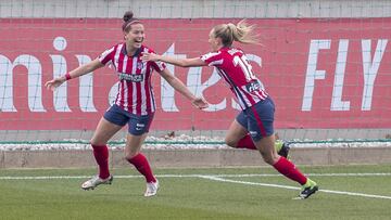 Van Dongen celebra con Duggan el gol del Atl&eacute;tico.