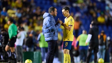 Andre Soares Jardine head coach and Alvaro Fidalgo of America during the 15th round match between America and Cruz Azul as part of the Liga BBVA MX, Torneo Clausura 2025 at Ciudad de los Deportes Stadium, on April 12, 2025 in Mexico City, Mexico.