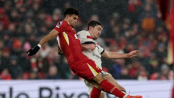 Luis Díaz, de más a menos en partidazo de Liverpool y United