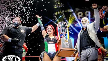 Dark Silueta fesjeta con Místico el triunfo en el Grand Prix Femenil