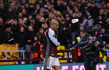 Dos goles del holandés valieron para que el Aston Villa superase al Young Boys en la Europa League por 2-1, aunque los suizos amenazaron con remontar en el tramo final.

