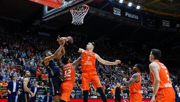 El Valencia informa de la lesión del jugador, que estará al menos fuera de juego durante tres semanas tras su revés ante el Partizán.