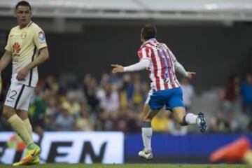Así se vivió dentro del campo la gran batalla que sostuvieron Águilas y Chivas en el Estaduio Azteca este sábado por la noche.