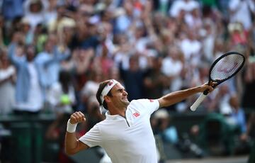 Roger Federer superó a Rafa Nadal en cuatro mangas y, a la quinta bola de partido, sentenció el encuentro tras una increíble lucha con el español. Se verá las caras con Novak Djokovic en la final de Wimbledon. 