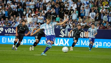 El Castellón golpea al Málaga con un hat-trick de Cala 