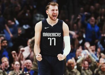 Se ha convertido en una estrella del baloncesto mundial. El base lleg車 a la NBA tras ser el jugador m芍s joven en debutar con el Real Madrid con 16 a?os y dos meses. En su etapa de blanco gan車 tres ligas, dos Copas del Rey, una Euroliga y una Intercontinental antes de dar el salto a la mejor liga del mundo en 2018. En el draft fue elegido en tercera posici車n por Atlanta Hawks que lo traspasaron a Dallas Mavericks. En su primera temporada recibi車 el premio a mejor rookie y en su segundo a?o fue seleccionado para jugar el All-Star siendo el segundo jugador con m芍s votos tras LeBron James. Doncic no ha parado de conseguir r谷cords en la NBA llegando al nivel de Magic Johnson con un triple-doble en dos de sus cuatro primeros partidos de playoff. Los Mavericks fueron eliminados en primera ronda por los Clippers. Doncic tambi谷n cuanta con un Eurobasket en su palmar谷s. Eslovenia gan車 en la final de 2017 a Serbia por 93 a 85, previamente los eslovenos se impusieron a Espa?a en las semifinales por 72 a 92.