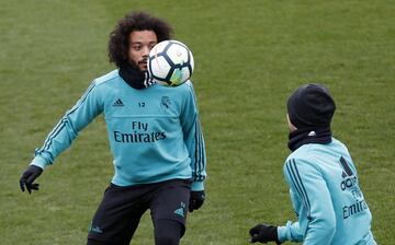 Marcelo reaparece muy activo en el entrenamiento del Madrid