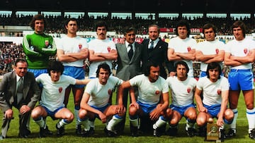 7 de mayo de 1978 (La Romareda). Real Zaragoza, 4 - Tenerife, 1. Dos jornadas después de su ascenso matemático frente al Alavés, el Zaragoza se proclamó por primera vez en su historia campeón de Segunda División. De izquierda a derecha: Nieves, Camus, Ind