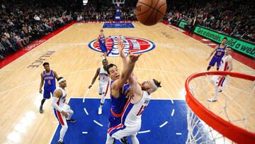 AUBURN HILLS, MI - MARCH 11: Willy Hernangomez #14 of the New York Knicks gets a second half shot off past Aron Baynes #12 of the Detroit Pistons at the Palace of Auburn Hills on March 11, 2017 in Auburn Hills, Michigan. Detroit won the game 112-92. NOTE TO USER: User expressly acknowledges and agrees that, by downloading and or using this photograph, User is consenting to the terms and conditions of the Getty Images License Agreement. Gregory Shamus/Getty Images/AFP
== FOR NEWSPAPERS, INTERNET, TELCOS & TELEVISION USE ONLY ==