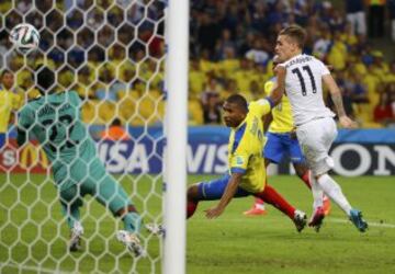 Antoine Griezmann, el portero Alexander Dominguez y Jorge Guagua.