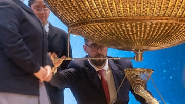 Celebración del Sorteo Extraordinario de la Lotería de Navidad 2024, en el Teatro Real, a 22 de diciembre de 2024, en Madrid (España). El Estado reparte hoy un total de 2.702 millones de euros en premios, lo que supone 112 millones más que el año pasado. Para este sorteo se han puesto a la venta 193 millones de décimos de Lotería de Navidad. Este año la emisión consta de 193 series (ocho más que el anterior) de 100.000 números cada una, y asciende a 3.860 millones de euros, de los que se repartirá un 70% en premios.
22 DICIEMBRE 2024;SORTEO;NAVIDAD;LOTERIA
Eduardo Parra / Europa Press
22/12/2024