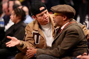 Owner Ryan Smith (empresario multimillonario estadounidense) dialogando con Spike Lee.