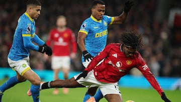 Mosquera y Arias luchan en Old Trafford y consiguen un punto ante el United