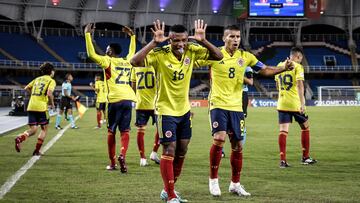 Óscar Cortés y Gustavo Puerta celebrando un gol con la Selección Colombia en el Sudamericano Sub 20.