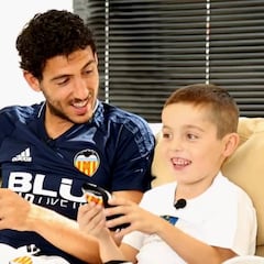 Dani Parejo cumple el sueño de un niño enfermo y le declara su mayor fan