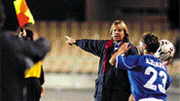 <B>ULTIMÁTUM</B>. Schuster se la juega en casa del líder.