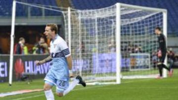 Lucas Biglia celebra un gol con el Lazio.