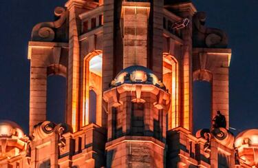 The Batman: nuevas y espectaculares fotos del rodaje con Batman en lo alto de una torre