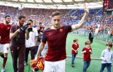 Si la palabra lealtad tuviera descripción sería Totti. El italiano ha estado 24 años en la Roma. Nunca se quiso ir a pesar de recibir ofertas del Real Madrid, Barcelona, Manchester United y Juventus.