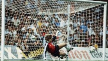Schumacher detuvo dos penaltis en la tanda del 82 en Sevilla.