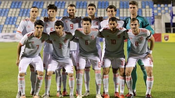 Los futbolistas de la selecci&oacute;n espa&ntilde;ola sub-21 posan para los fot&oacute;grafos antes de un encuentro ante la selecci&oacute;n de Albania.