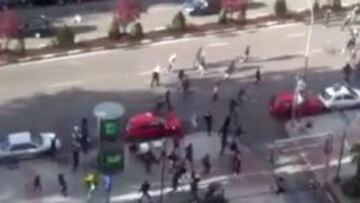 Imagen de la pelea entre hinchas en la calle General Perón.