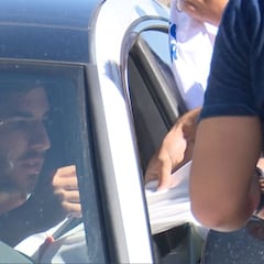 Asensio se gana a los madridistas: paró en Valdebebas, firmó y se llevó elogios y ánimos
