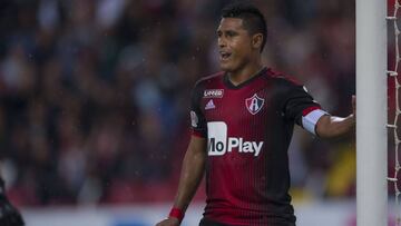 Osvaldo Martínez jugando con Atlas.