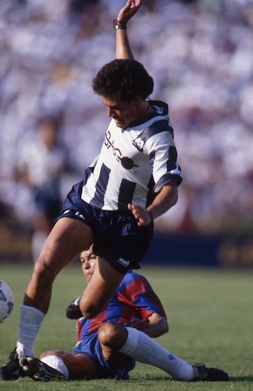 José Guadalupe Cruz y Luis Hernández en la final de la Liga MX entre Monterrey y Atlante de 1993.