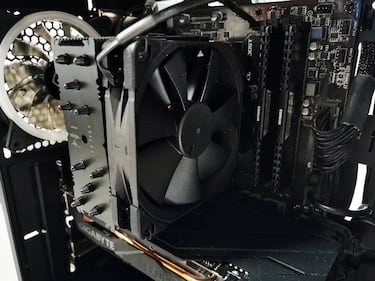 “No existe un PC para juegos perfecto”: este gamer llega a cotas extremas para alcanzar la perfección cada 3 meses