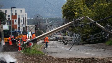 Sernac le da a conocer a los alcaldes de Santiago las compensaciones de Enel por el corte de luz: monto confirmado