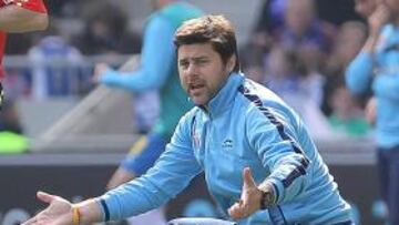 <b>SOLUCIONES. </b>Mauricio Pochettino, durante un encuentro jugado en Cornellà-El Prat esta campaña.