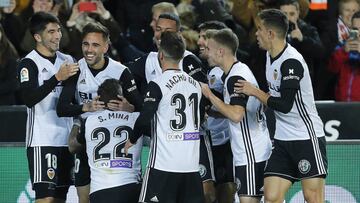 Los jugadores del Valencia celebran un gol. 